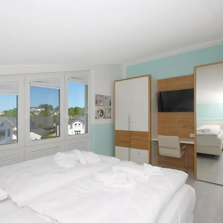 Mit Meerblick Und Balkon, Gratis Nutzung Vom Ahoi Erlebnisbad Und Sauna In Sellin - Meeresblick 67 Апартаменты Гёрен